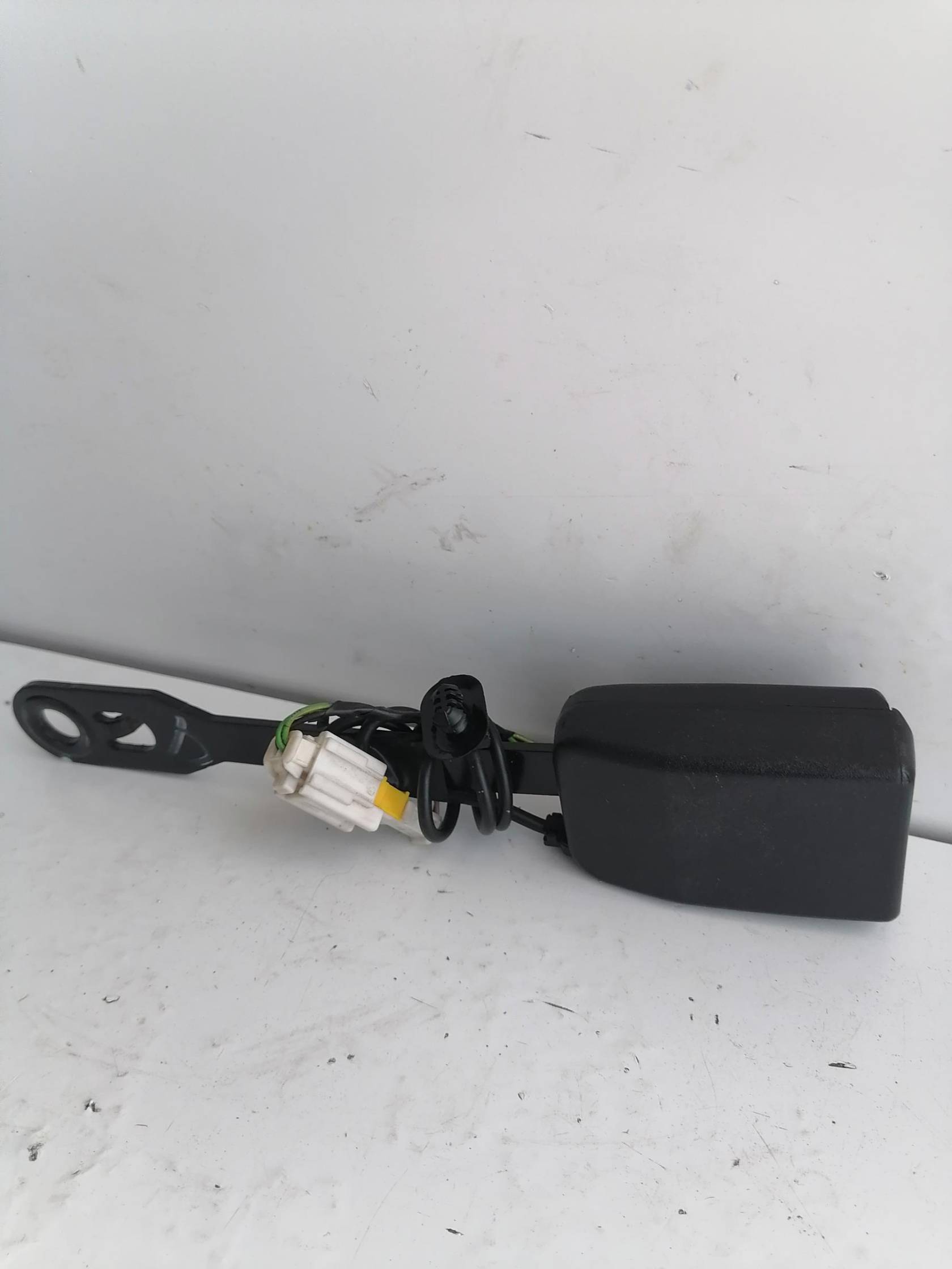 Aggancio cintura di sicurezza anteriore dx.